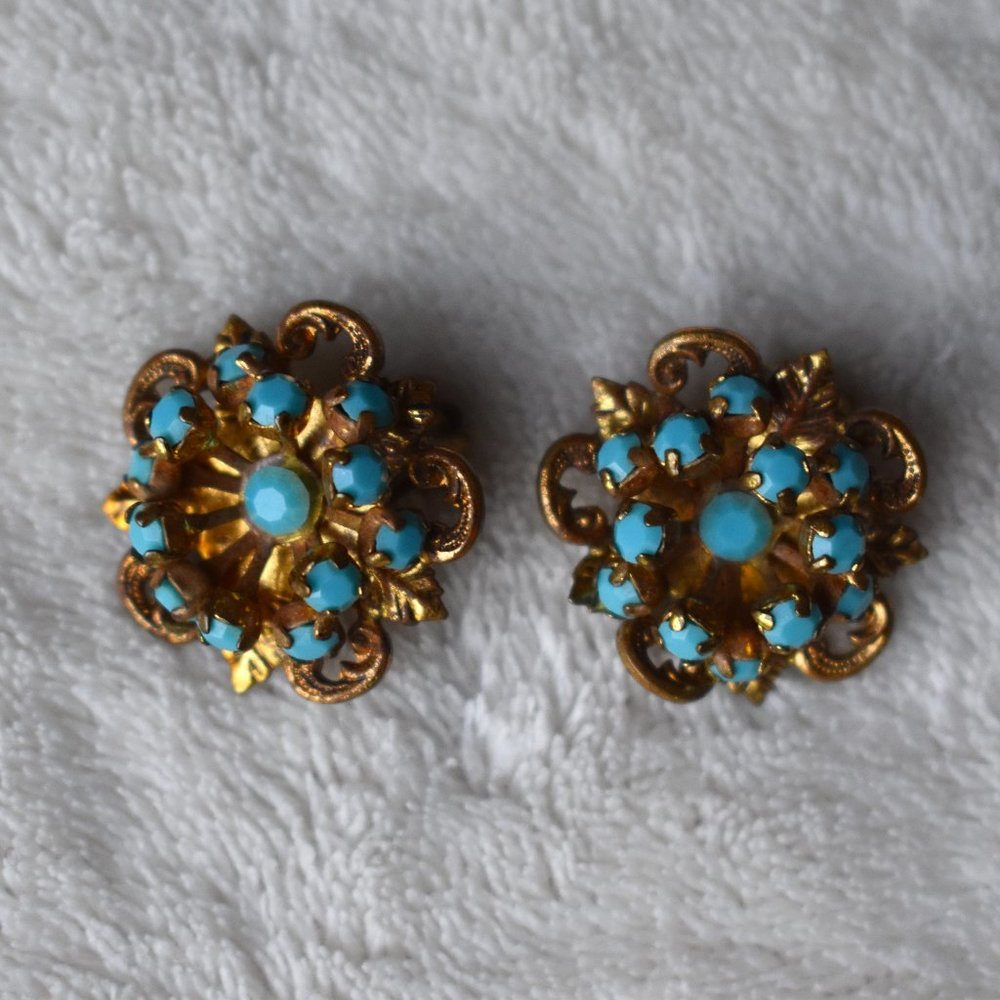 Vintage Blue and Goldtone Flower Clip on Earrings